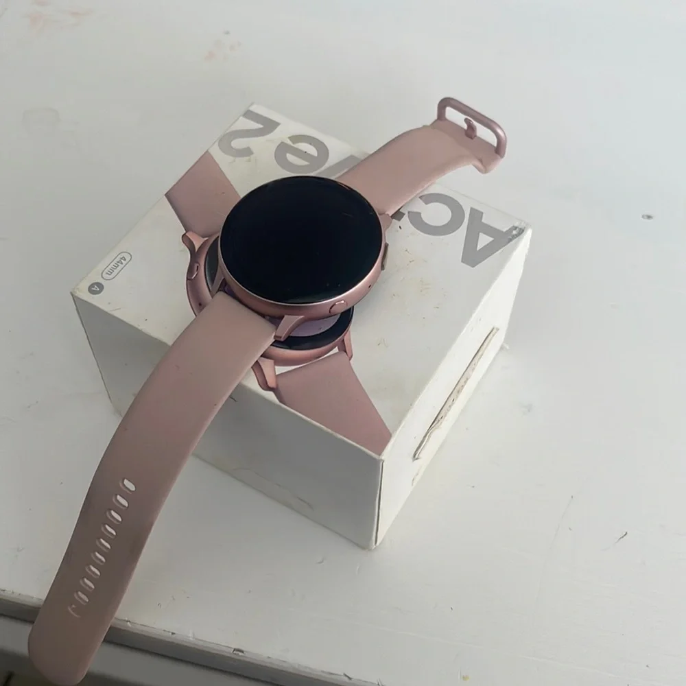 Samsung rose gold active 2 only used once. - Picture 1 of 1